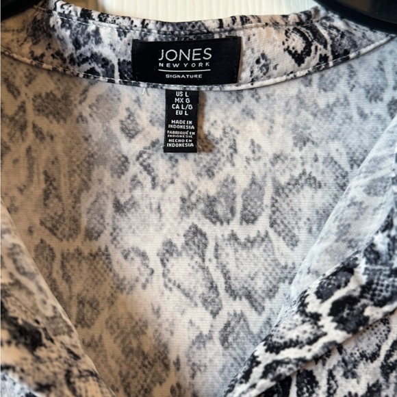 Jones NewYork Snakeskin Top - Picture 3 of 3